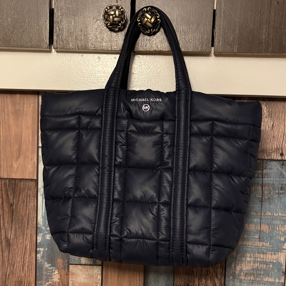 Michael Kors Navy Quilted Tote. LIKE NEW 🔥!